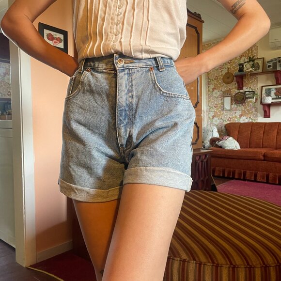 90s Road Runner Lightwash high waisted 100% cotton denim jean shorts! - Picture 4 of 12